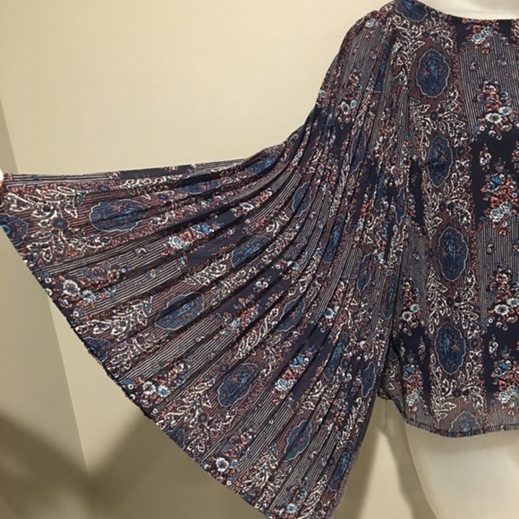 Fire Los Angeles bell Sleeve Top Size S - Picture 2 of 6